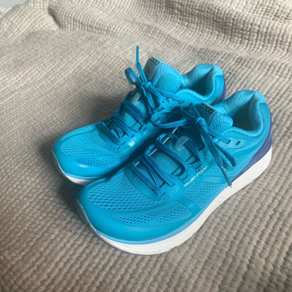 Topo athletic shoe